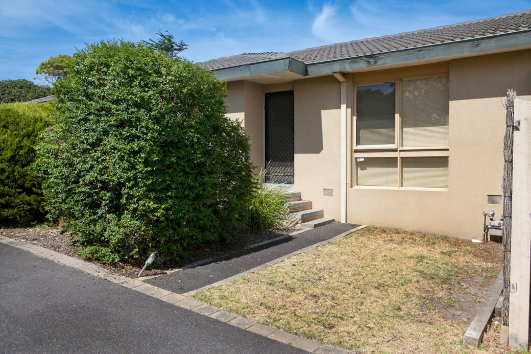 1712-Web.jpgFront Photo 2