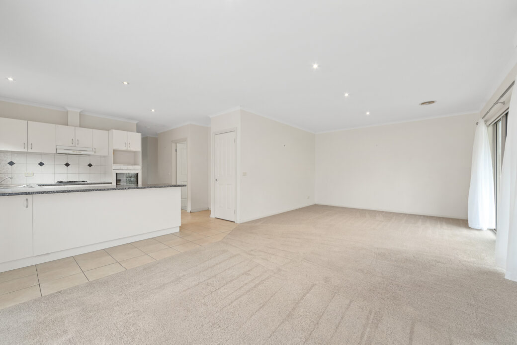 The Crescent 10,100-4