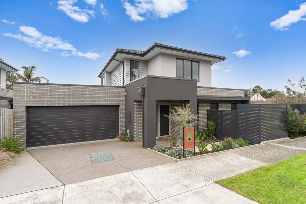 Korina 3-11