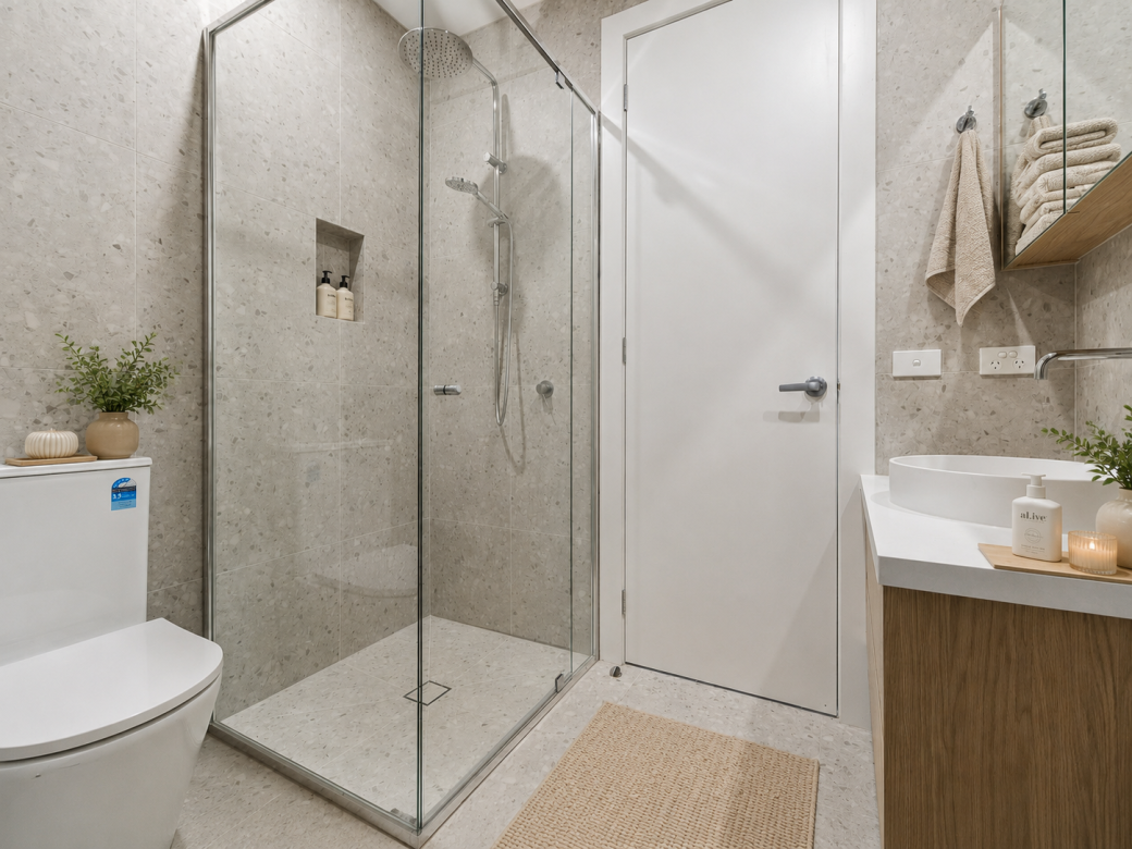 TH7 Downstairs ensuite